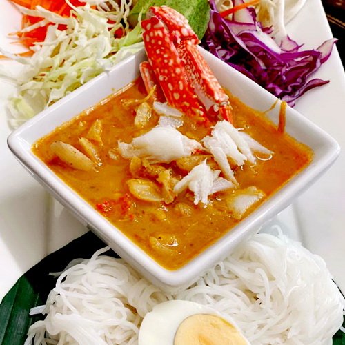 Khun Phra Sukhumvit 23 Thai Rice Noodle with Thai Curry Grandfather's Recipe