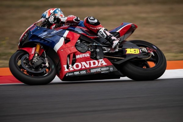 Bautista Overtaking 7 Motorcycles Hold the Top 6 on World Superbike Field 8