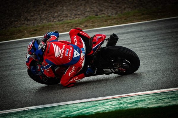 Haslum Hold the Top 7 on The First Race World Superbike at Circuit de Barcelona Catalunya