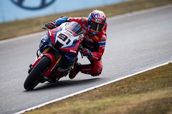 Haslum Ride CBR1000RR-R Hold the Top 5 on The First Day World Superbike