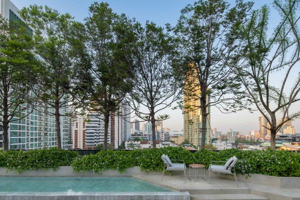 Habitat Group Penetrate Investment Opportunities Recommend Walden Asoke Condo in Middle of City