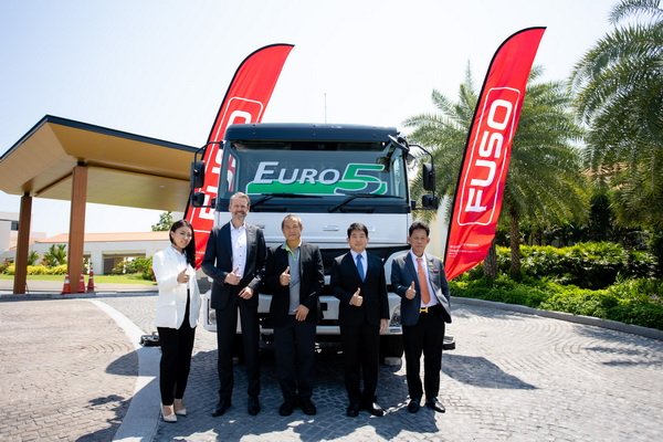 Daimler Deliver Fuso Truck 5 Cars Truck Environmental Protection Reduce Dust PM 2.5 m