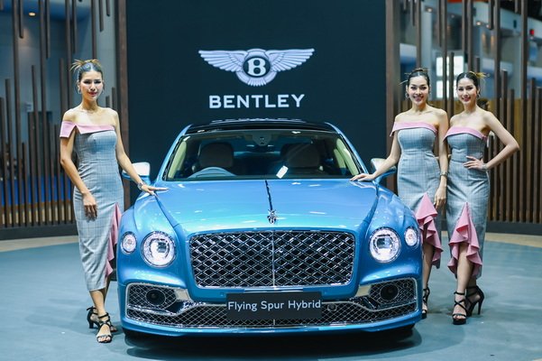 Open Bentley Flying Spur Mulliner Hybrid in Motor Show 2023