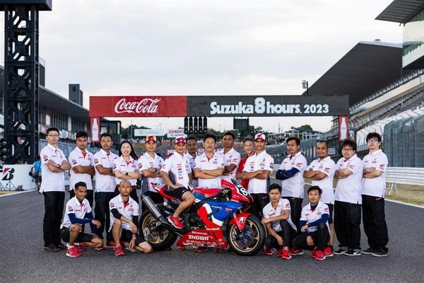 Chips Nakarin Team Up Honda Asia-Dream Racing with SHOWA Ride CBR1000RR-R