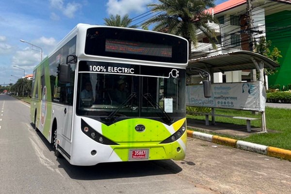 Rêver Commercial Vehicle Delivering Electric Buses to Mahasarakham University