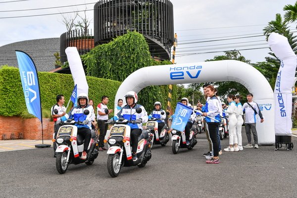 Caravan Honda BENLY e: Invite You to Join in Cheering Kong and Gong