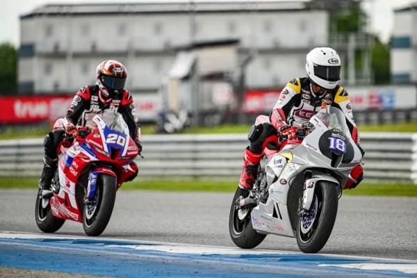 This image has an empty alt attribute; its file name is HiPeck-Top-Form-Pole-Position-Super-Sport-600cc.-at-NEXZTER-BRIC-Superbike-2025-Round-3-2.jpg