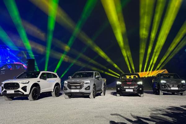 Isuzu Fully Loaded with All Lineups D-MAX The One & Only New X-SERIES and MU-X The Next Peak 1 Isuzu Fully Loaded with All Lineups D-MAX The One & Only New X-SERIES and MU-X The Next Peak